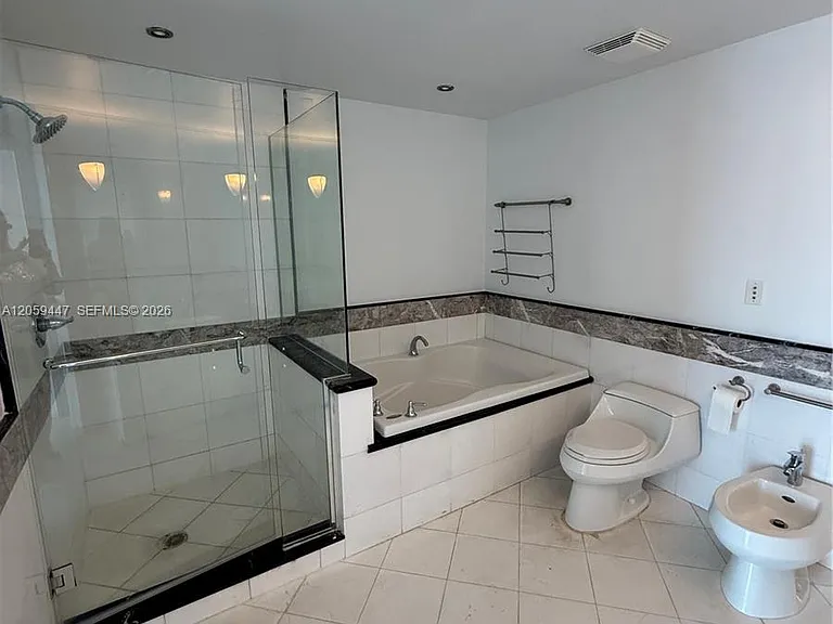 540 West Ave #1013 — Photo 16
