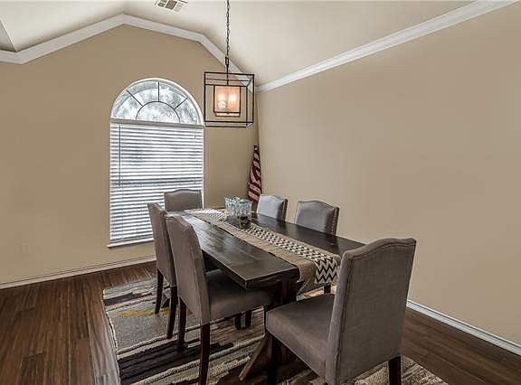 5th image of 1408 Oakwood Dr