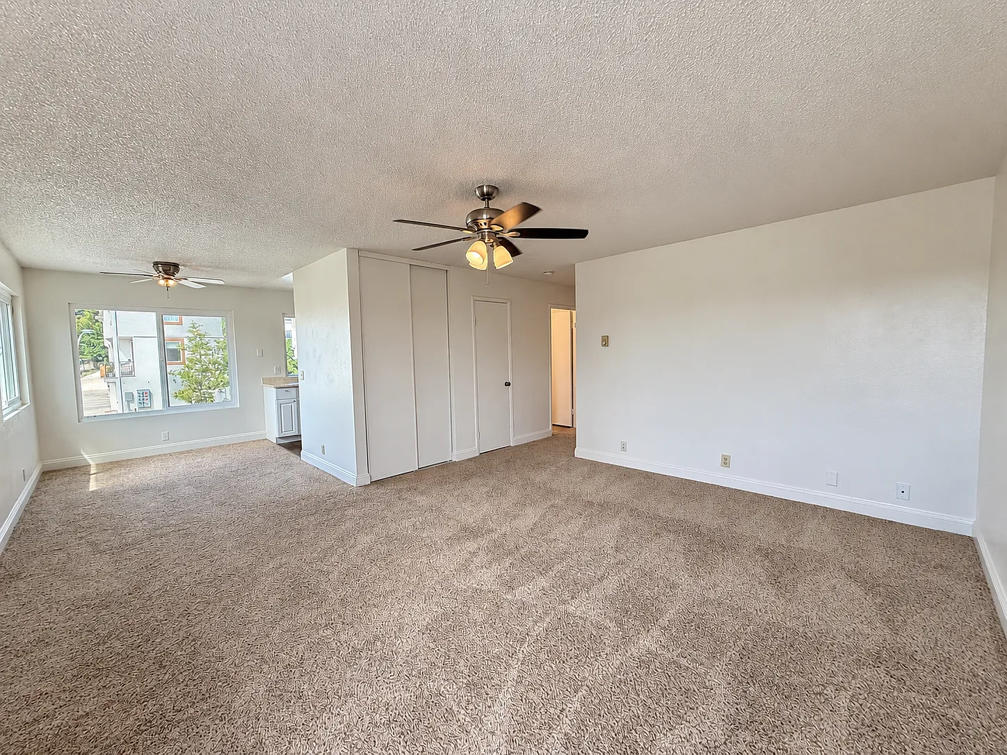 2 bed, 900 sqft, $2,195 — Photo 2