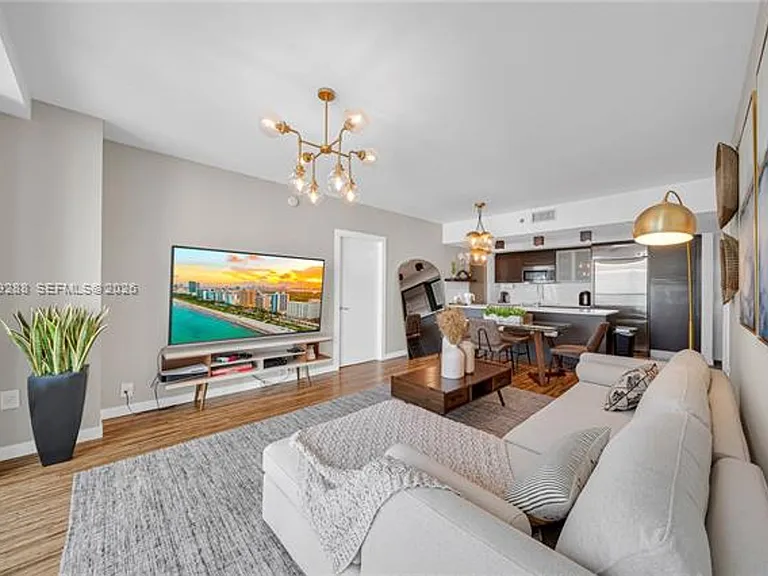 55 SE 6th St #1803 — Photo 17
