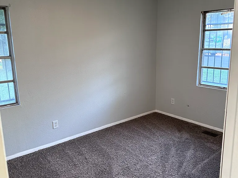 3204 N Fonshill Ave — Photo 9