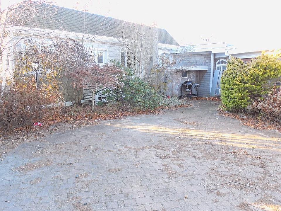 2nd image of 8 Rollins Way