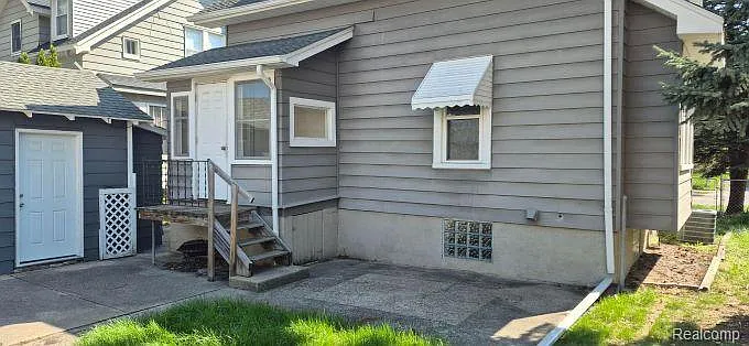 830 Knowles St — Photo 24
