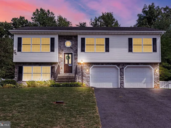 15 Holly Ln, Etters, PA 17319