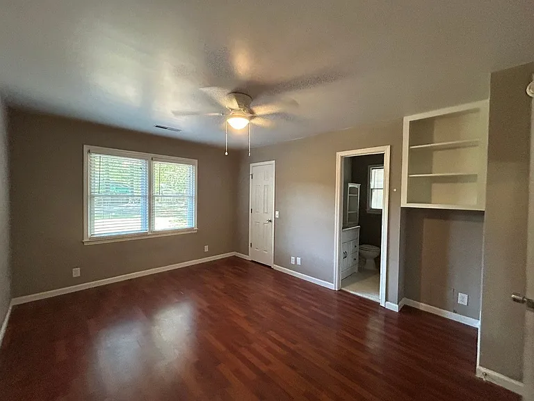 1310 Crowndale Dr — Photo 8