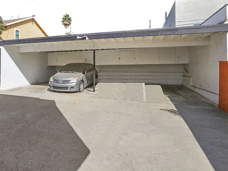 2814 Sichel St — Photo 46