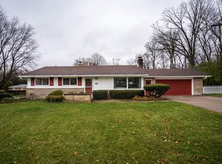 3510 Paradise Ln, Brookfield, WI 53045