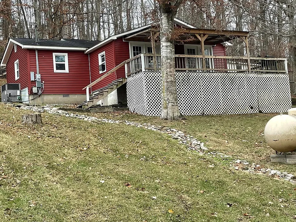 152 Howard Ln