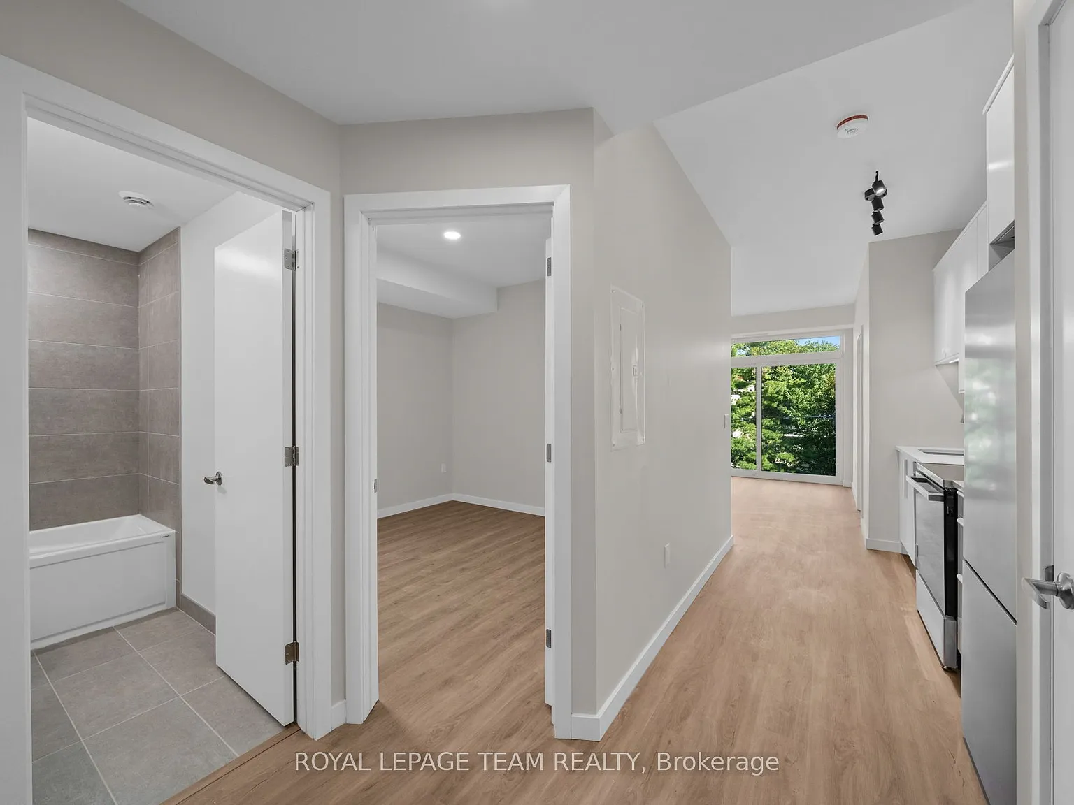2 bed, $2,260 — Photo 4