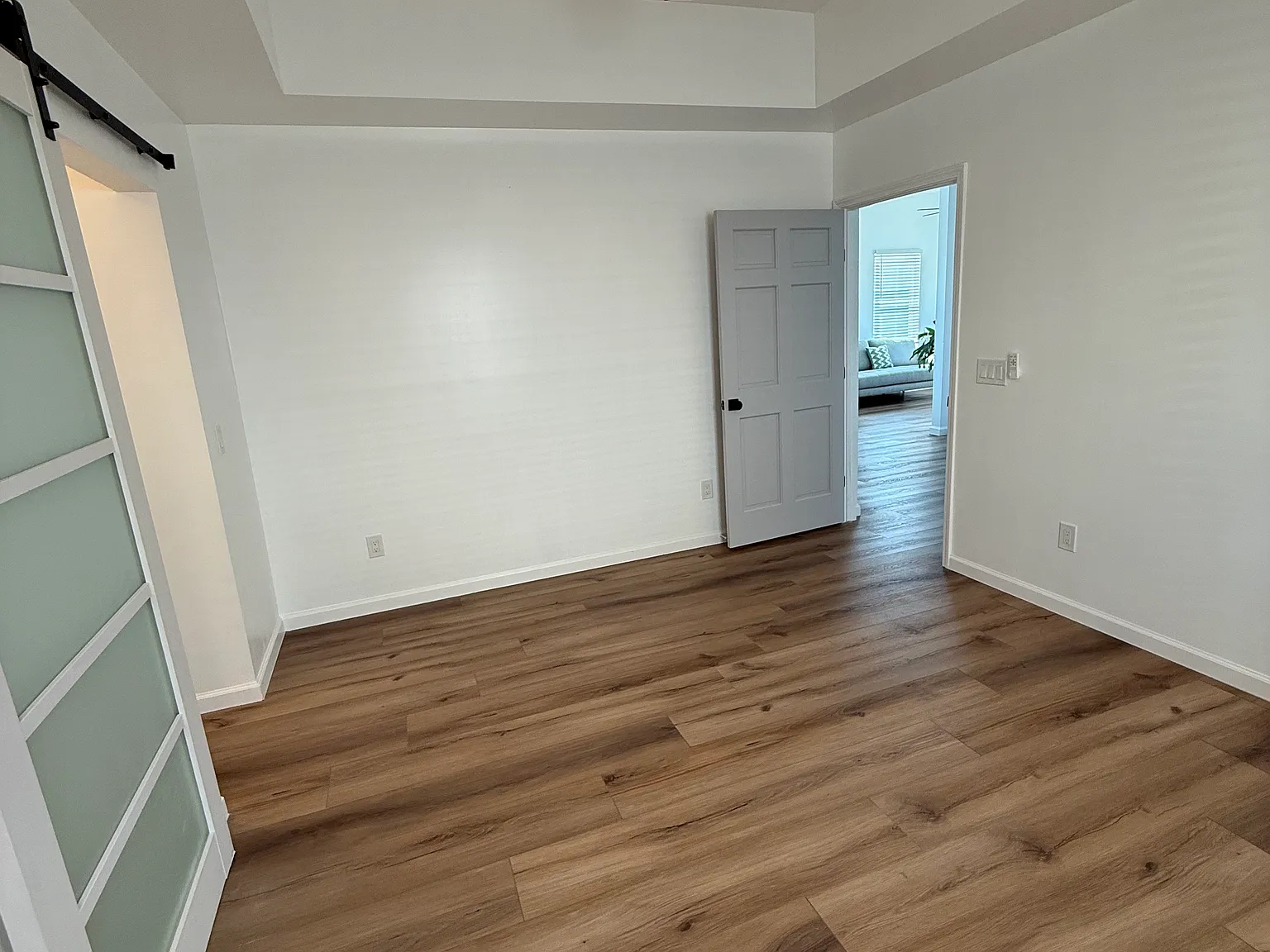 824 Elmwood Dr — Photo 2