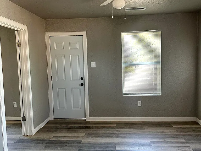 1009 S Lea Ave — Photo 5