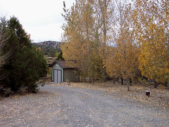 Welcoming entry onto the property.