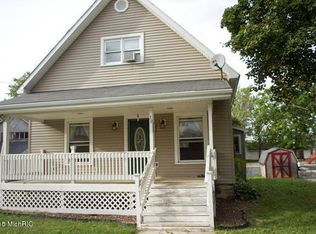 39 Barry St, Hillsdale, MI 49242