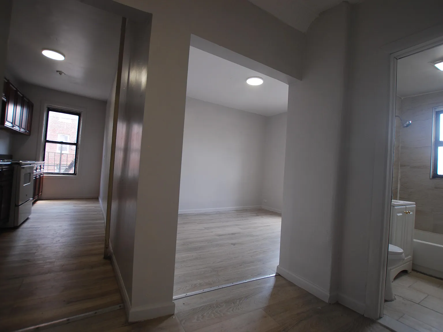 2 bed, 500 sqft, $2,100 — Photo 3