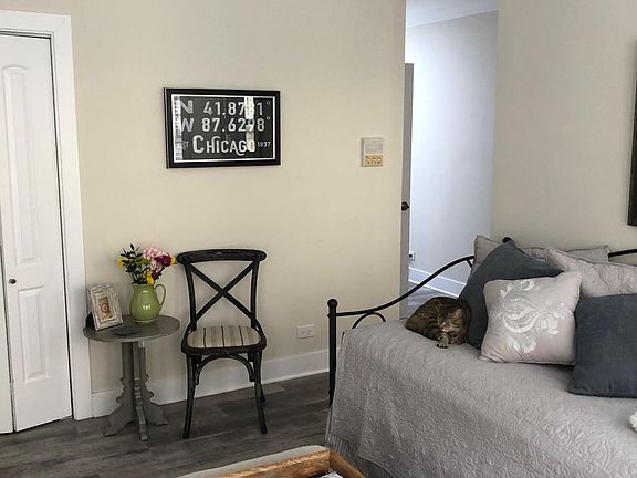 5th image of 3821-23 N Greenview Ave #2W