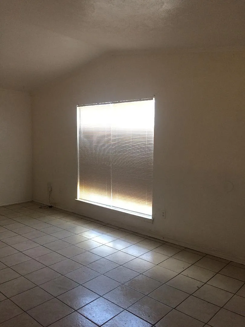 4 bed, 1304 sqft, $1,600 — Photo 4