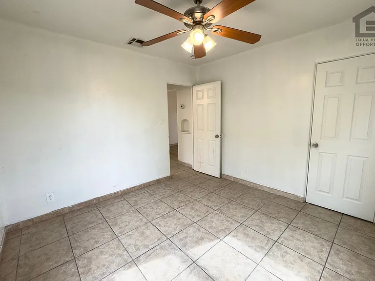 2517 E Culver St — Photo 21
