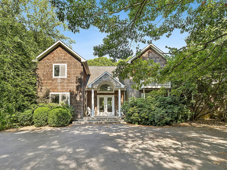 9 Rosebud Ln