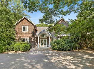 9 Rosebud Ln, East Quogue, NY 11942