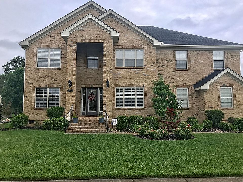1st image of 1319 Club House Dr