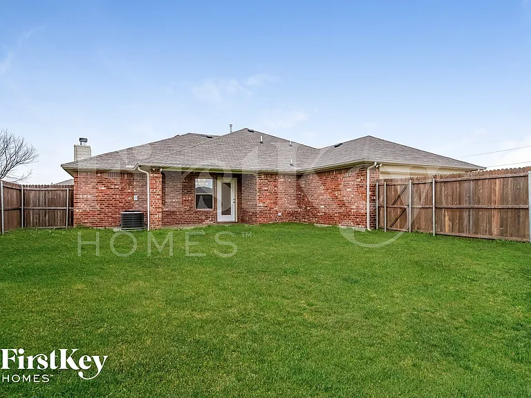 615 Hearthstone Dr — Photo 15