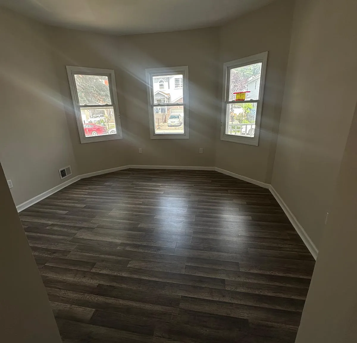 3 bed, 1.5 bath, 800 sqft, $2,800 — Photo 2