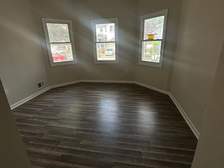 186 N 17th St #1 — Photo 2