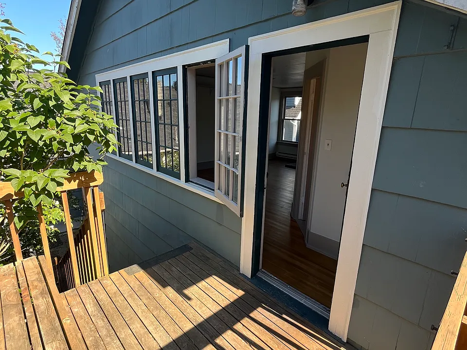 2721 1/2 37th Ave SW