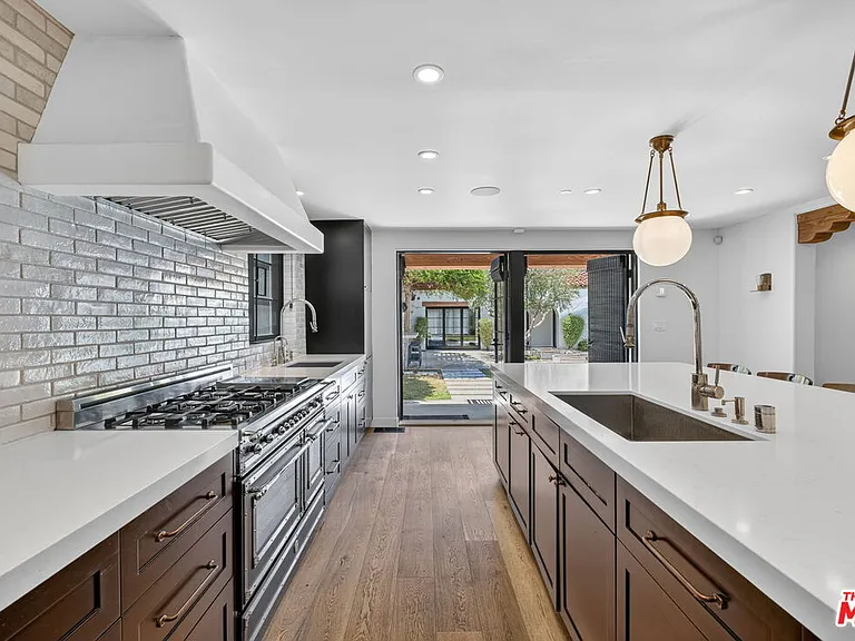 729 N Bedford Dr — Photo 21