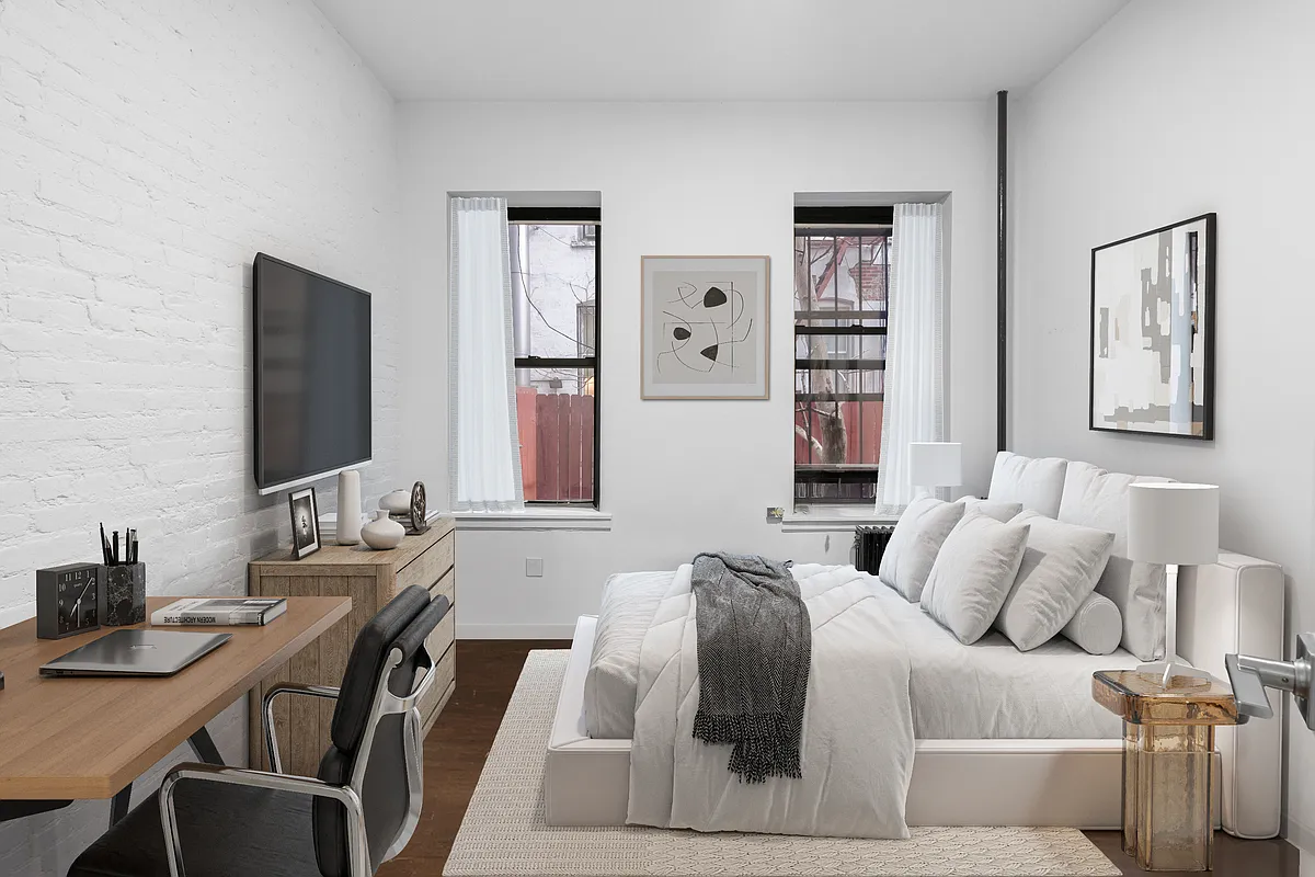 Building Photo - 112 E 4th St #2RW