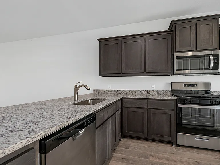 940 Cawthorne Trl — Photo 3