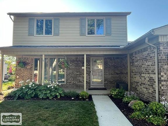 3rd image of 39696 Timberlane Dr
