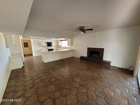 4th image of 5211 N Foothills Dr
