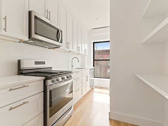 4th image of 221 Sackett St #4