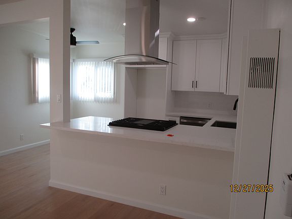 3rd image of 2733 Montrose Ave APT 11