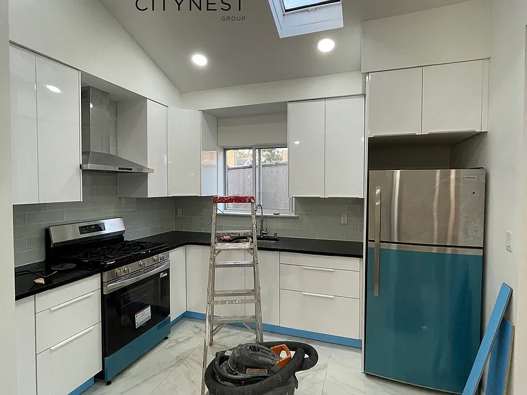 138 Bay 49 St #3 — Photo 2