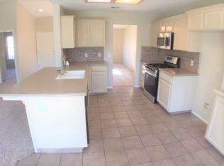 1248 Briarwood Dr, Dinuba, CA 93618
