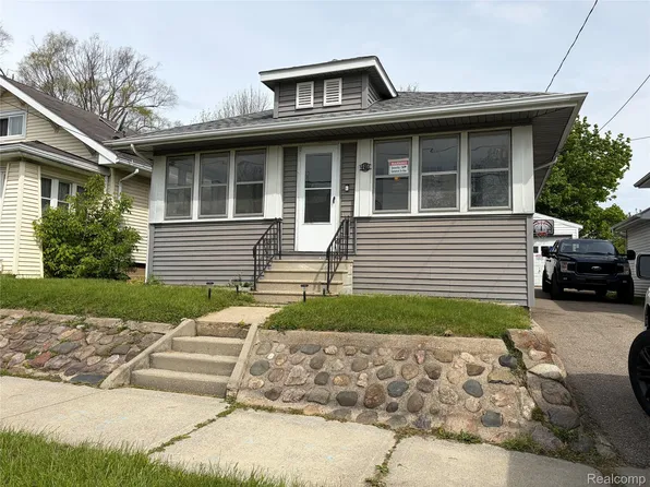 2210 Brown St, Flint, MI 48503