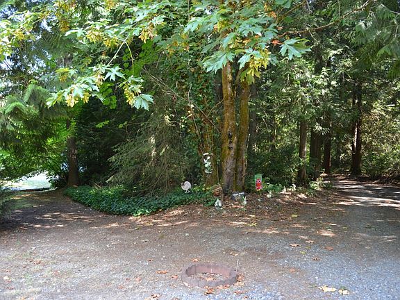 4th image of 18615 27th St N