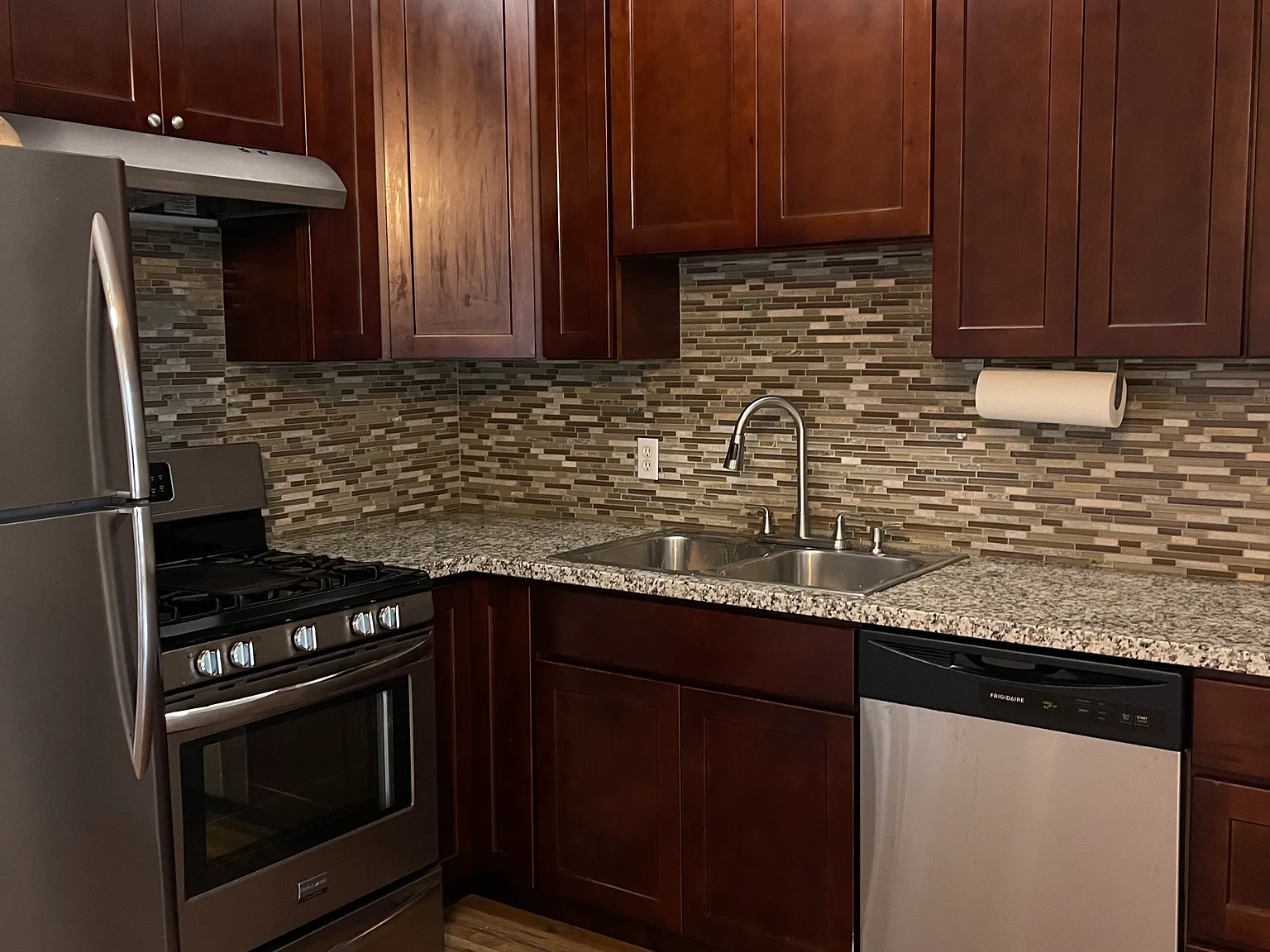 1705 Linden St — Photo 2
