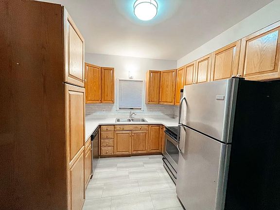 2nd image of 1371 Beach Ave #1