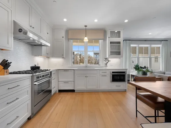 38 P St #3, Boston, MA 02127