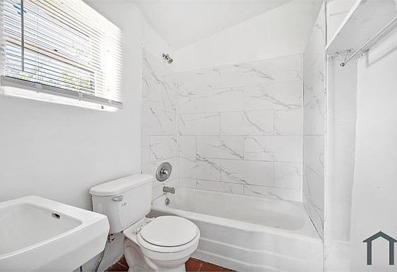 3rd image of 1404 McConihe St