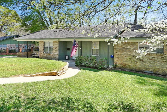 1216 E Neches St photo 1