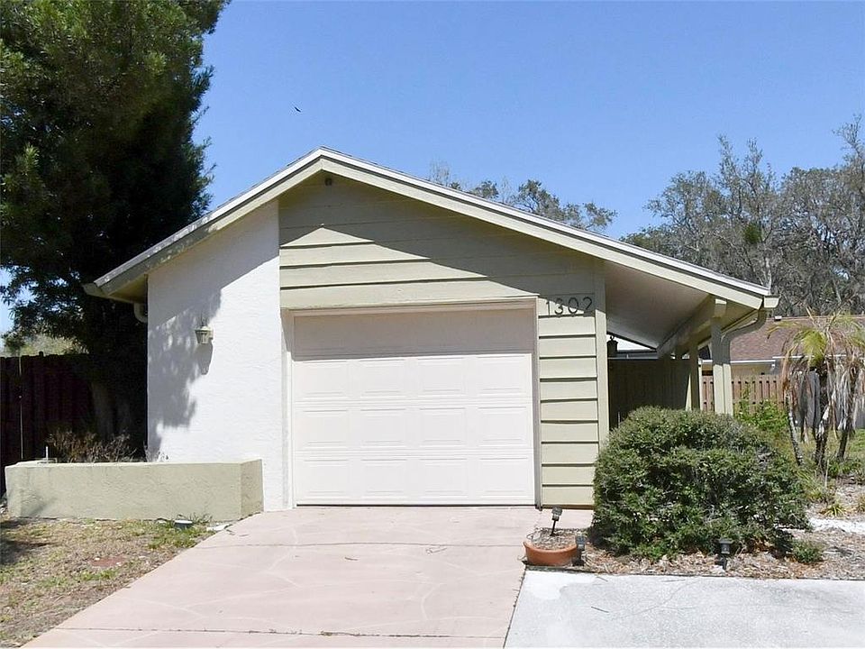 1st image of 1302 SWAN STREET