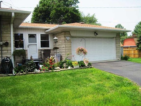 2nd image of 2326 E Banta Rd