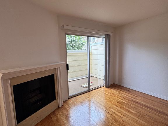 5th image of 5439 Whitsett Ave APT 14