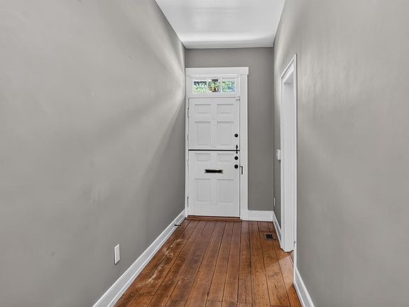 4th image of 712 E Main St