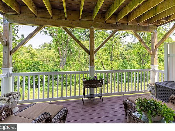 4th image of 320 Dogwood Dr #320
