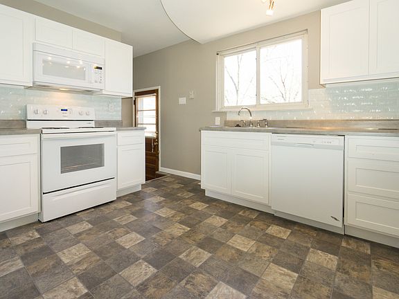 3rd image of 553 Holiday Ave